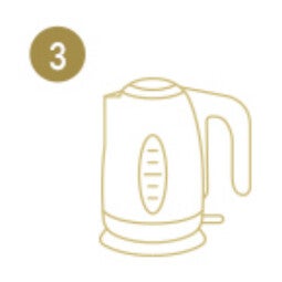 Boil clean water, let it cool to a temperature suitable for preparing formula, and then pour it into the baby bottle.